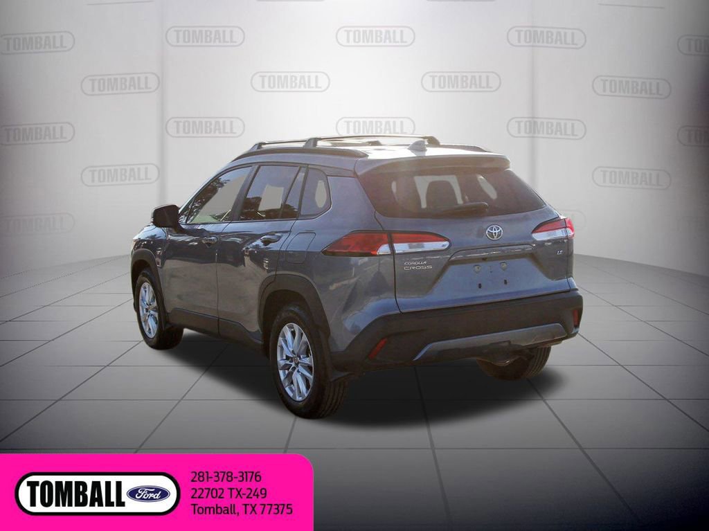 Used 2024 Toyota Corolla Cross LE image 3