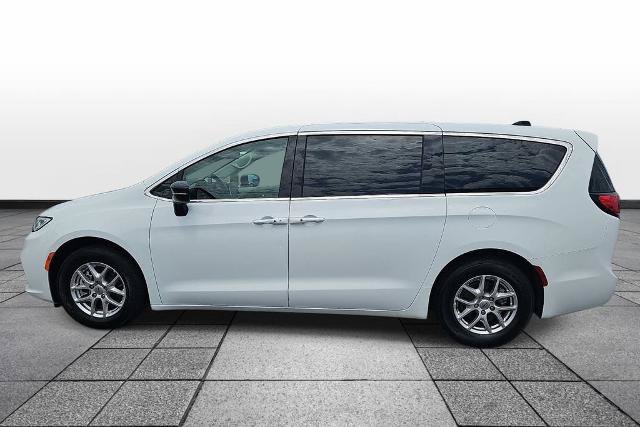 Used 2024 Chrysler Pacifica Touring-L FWD image 8