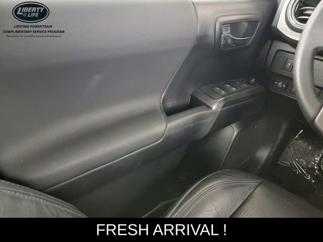 Used 2021 Toyota Tacoma TRD Sport w/ TRD Premium Sport Package AWD/4WD image 30