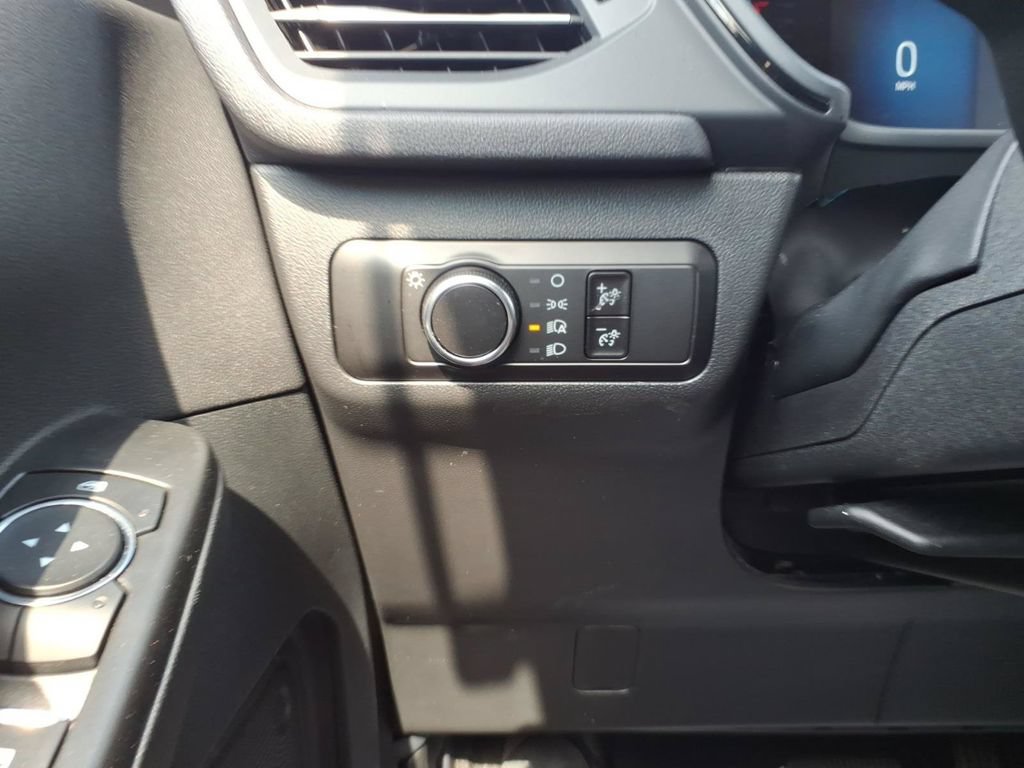 Certified 2025 Ford Escape ST-Line w/ Cold Weather Package AWD/4WD image 13