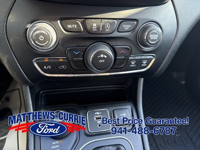 Used 2022 Jeep Cherokee Latitude w/ Trailer Tow Group AWD/4WD image 18