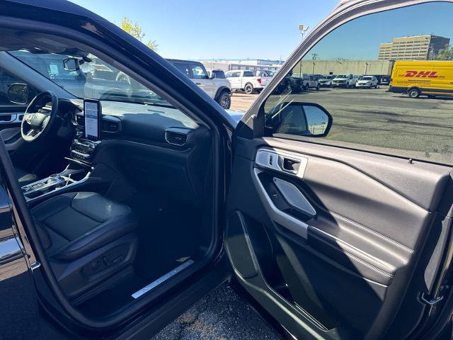 Certified 2024 Ford Explorer Limited w/ Limited Technology Package AWD/4WD image 8
