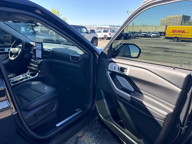 Certified 2024 Ford Explorer Limited w/ Limited Technology Package AWD/4WD image 8