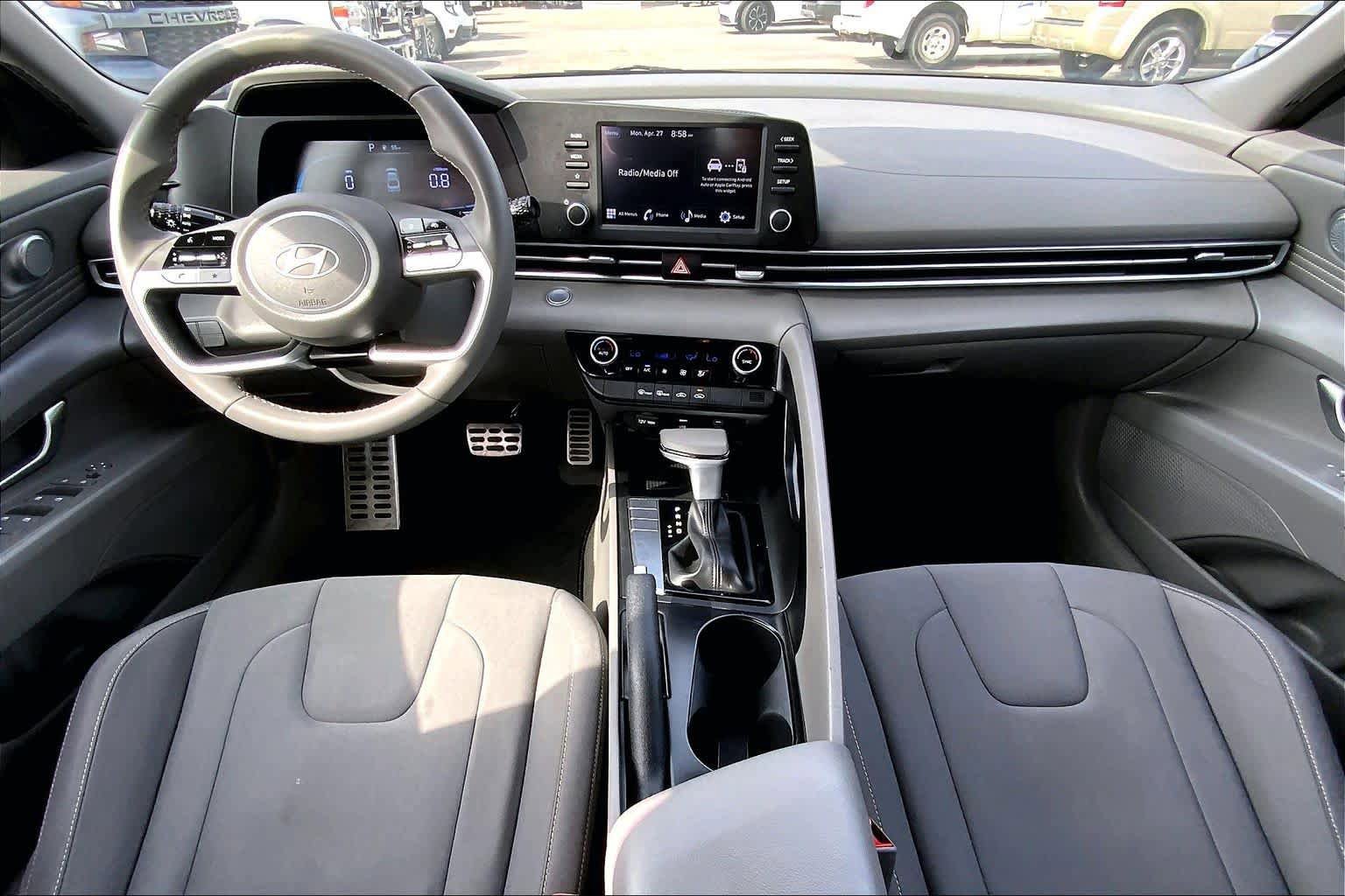 Used 2025 Hyundai Elantra Sport FWD image 13