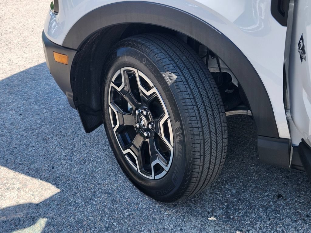 Certified 2025 Ford Bronco Sport Outer Banks w/ Outer Banks Tech Package+ AWD/4WD image 32