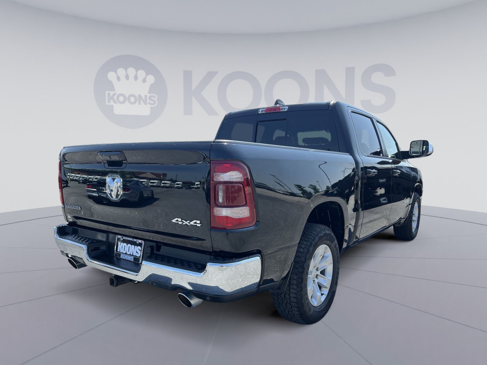 Used 2024 RAM 1500 Laramie AWD/4WD image 7