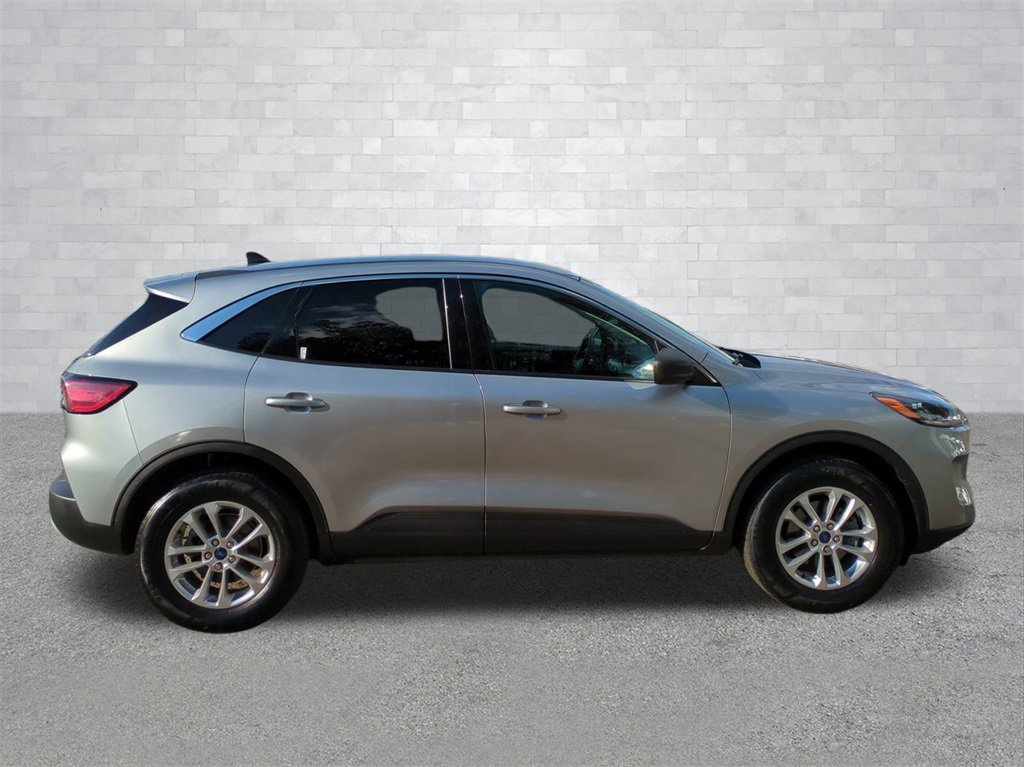 Certified 2022 Ford Escape SE w/ Cold Weather Package image 3