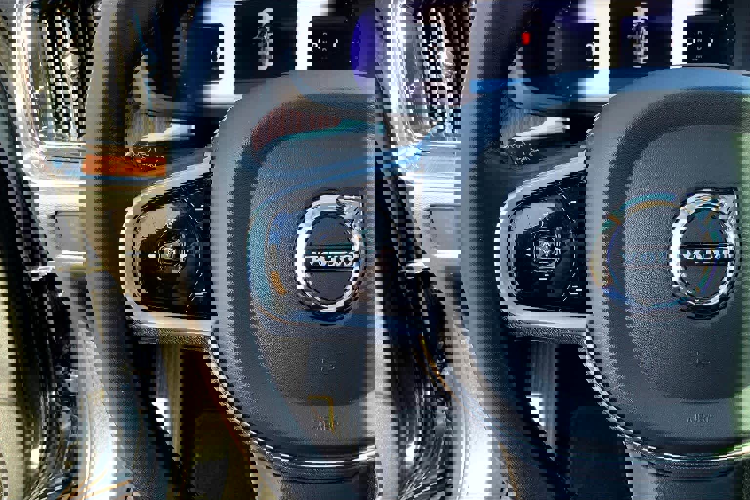 Used 2023 Volvo S60 B5 Plus image 24