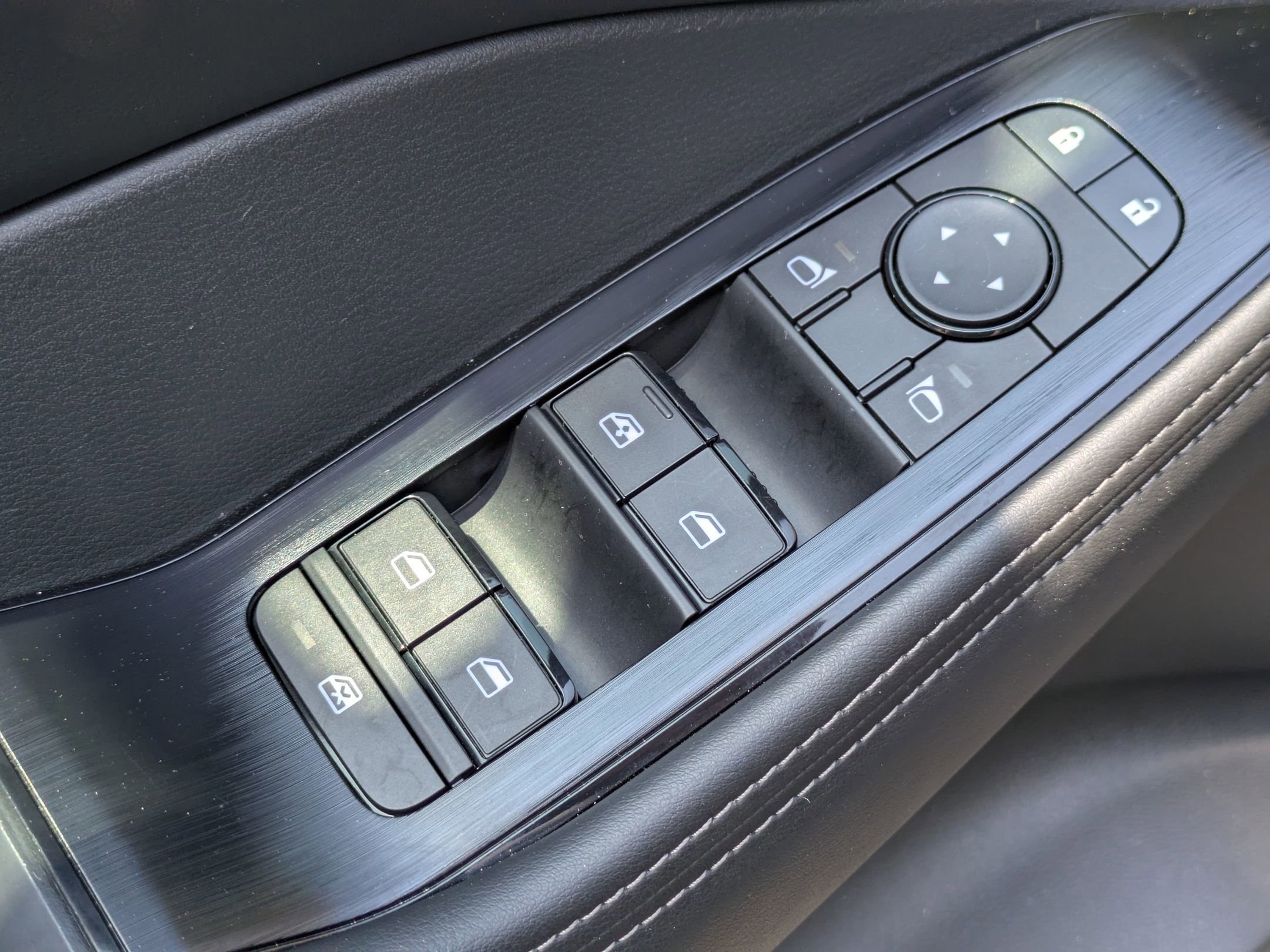 Used 2026 Nissan Rogue SV FWD image 11