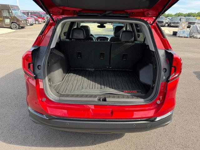 Used 2024 GMC Terrain SLE w/ Driver Convenience Package FWD image 7