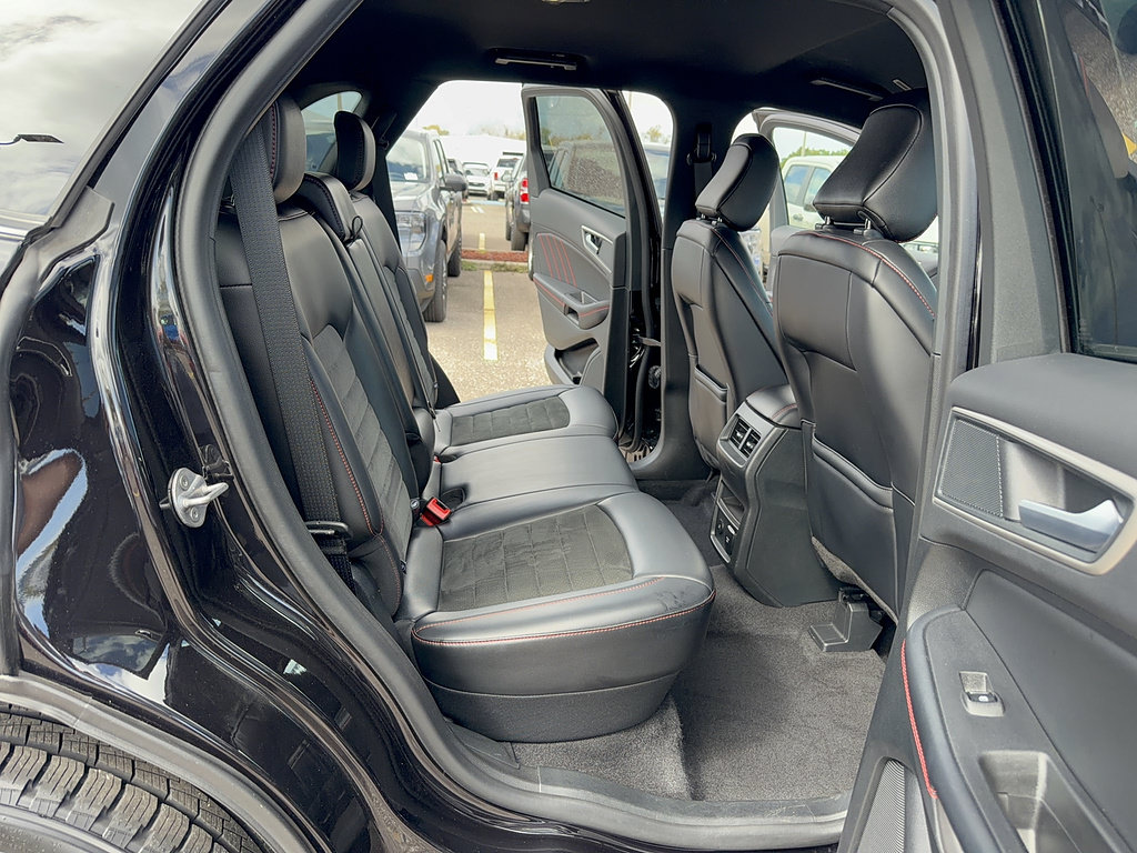 Certified 2024 Ford Edge ST-Line AWD/4WD image 15