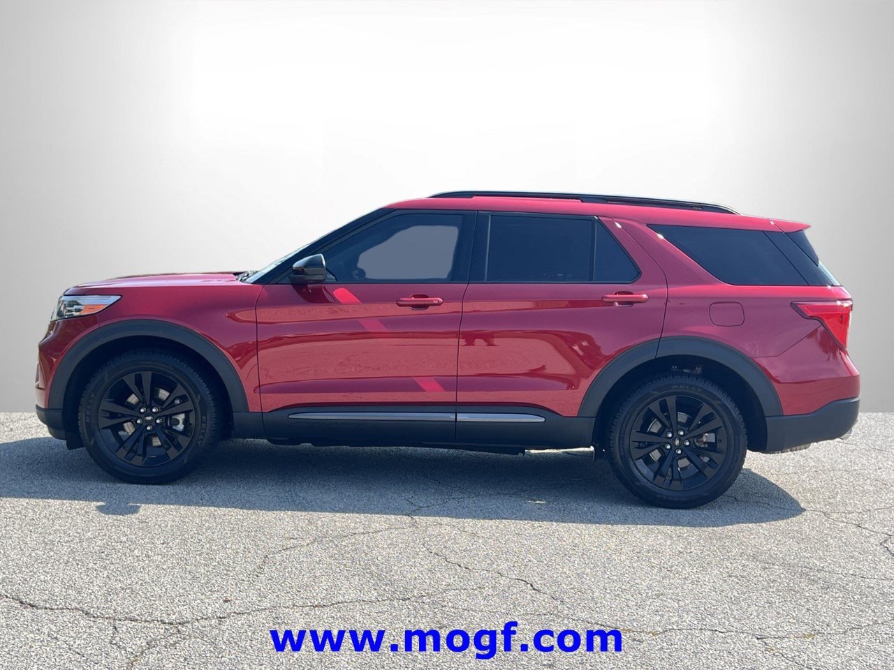 Certified 2024 Ford Explorer XLT w/ Equipment Group 202A AWD/4WD image 25