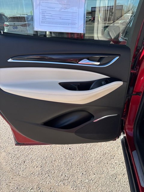 Used 2023 Buick Enclave Essence image 13