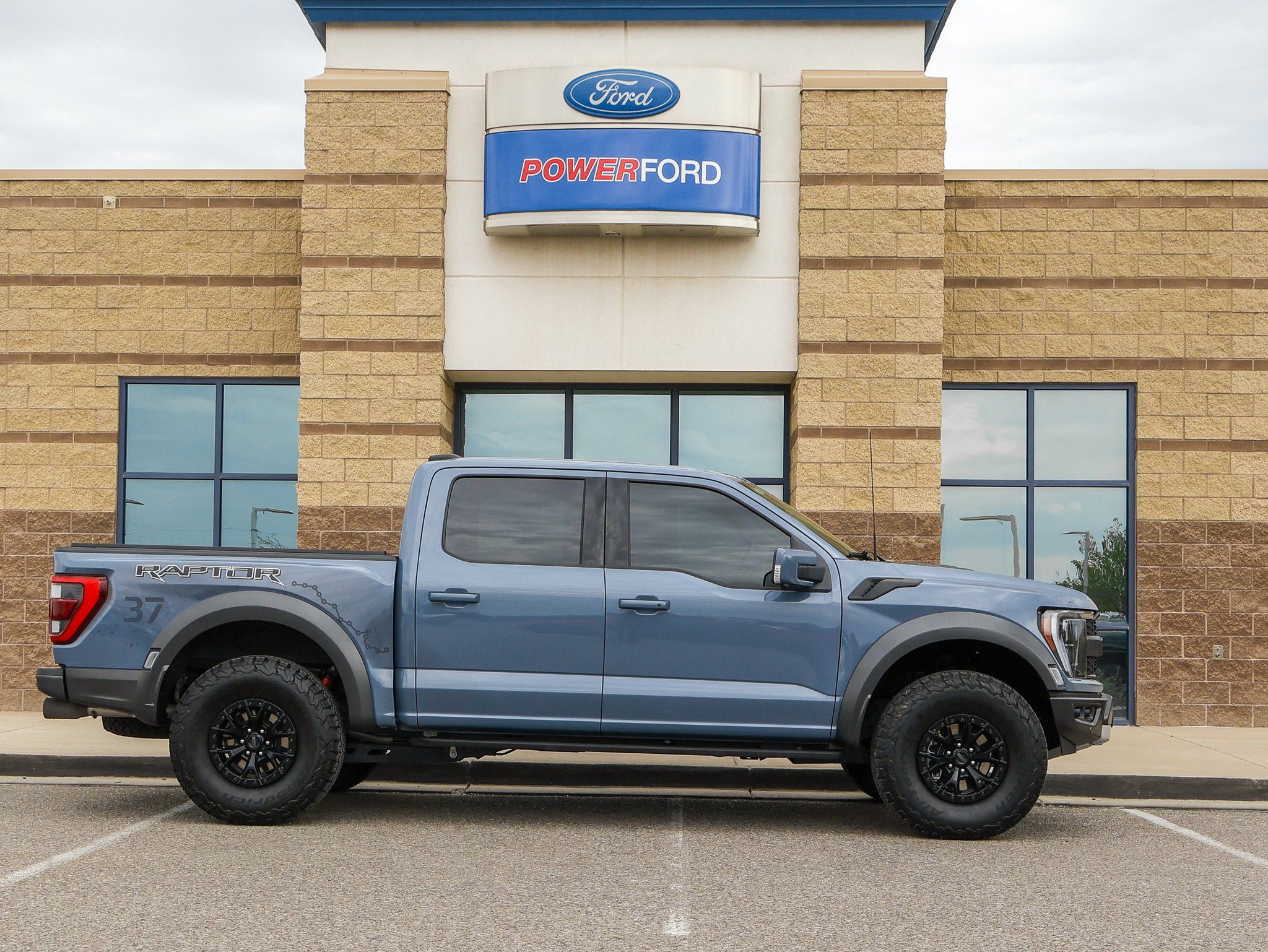 Certified 2023 Ford F150 Raptor w/ Raptor 37 Performance Package AWD/4WD image 5