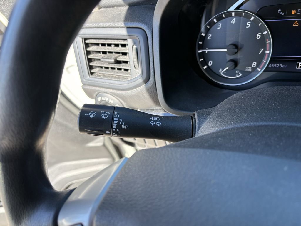 Used 2022 Nissan Titan SV image 28