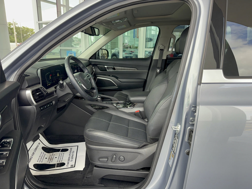 Used 2025 Kia Telluride EX image 12