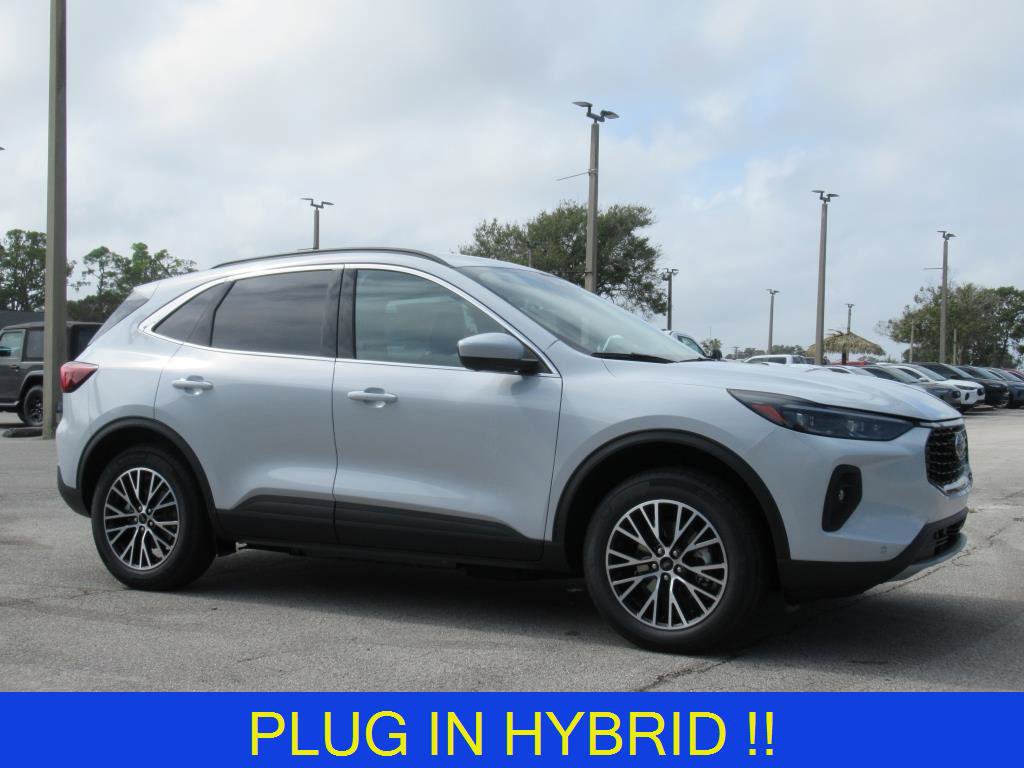 Certified 2025 Ford Escape SE w/ PHEV Premium Package image 2