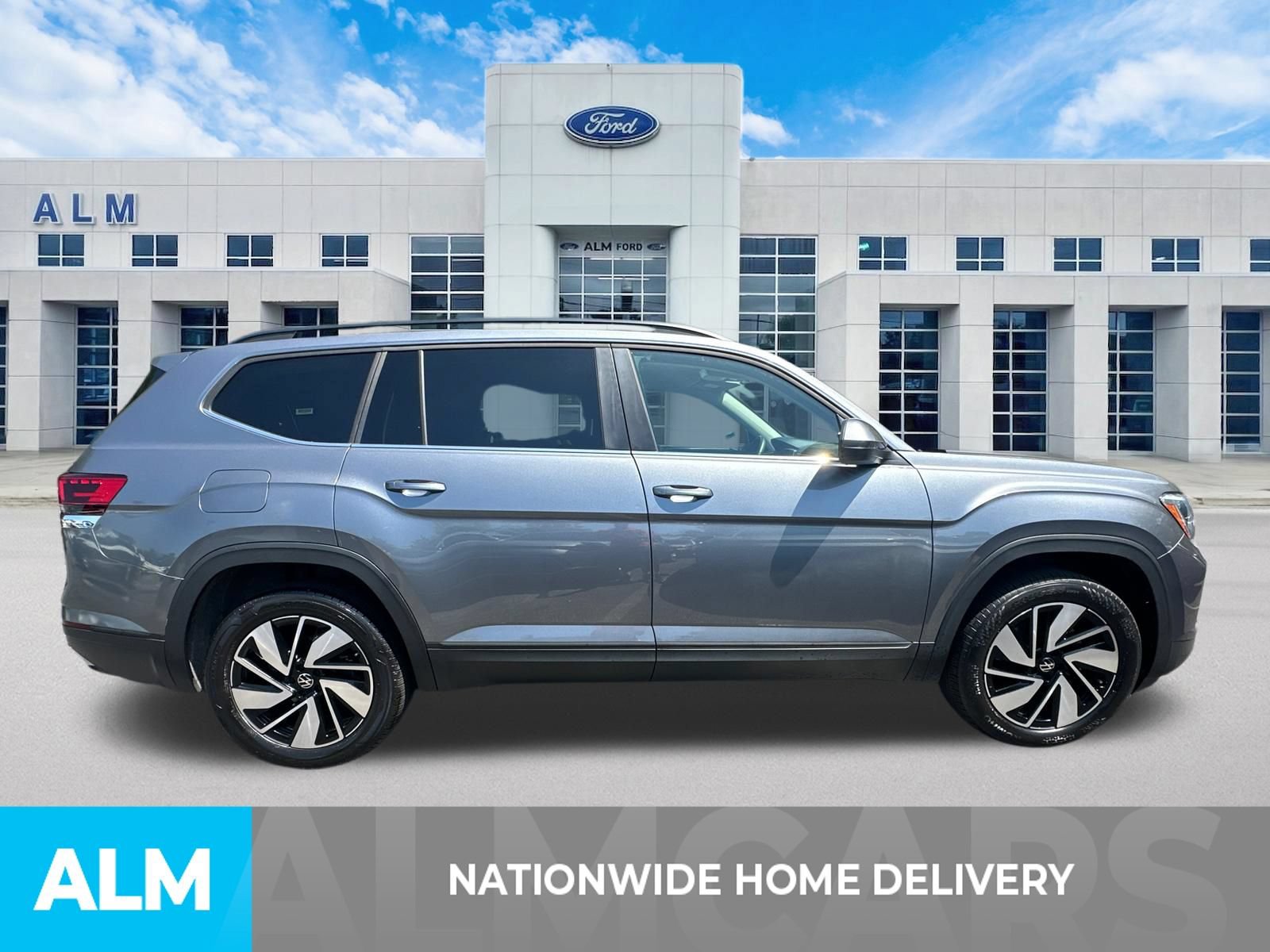 Used 2025 Volkswagen Atlas SE FWD image 4