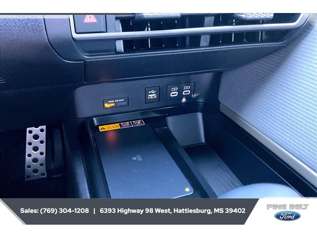 Used 2025 Toyota Camry SE w/ Convenience Package FWD image 23