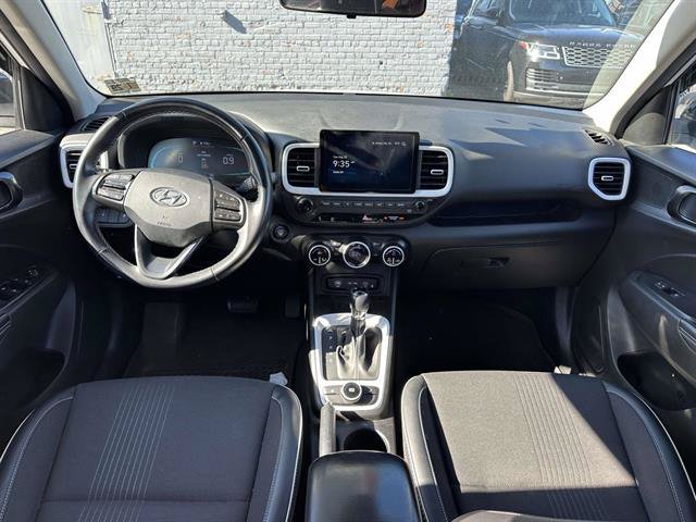Used 2024 Hyundai Venue Limited FWD image 40