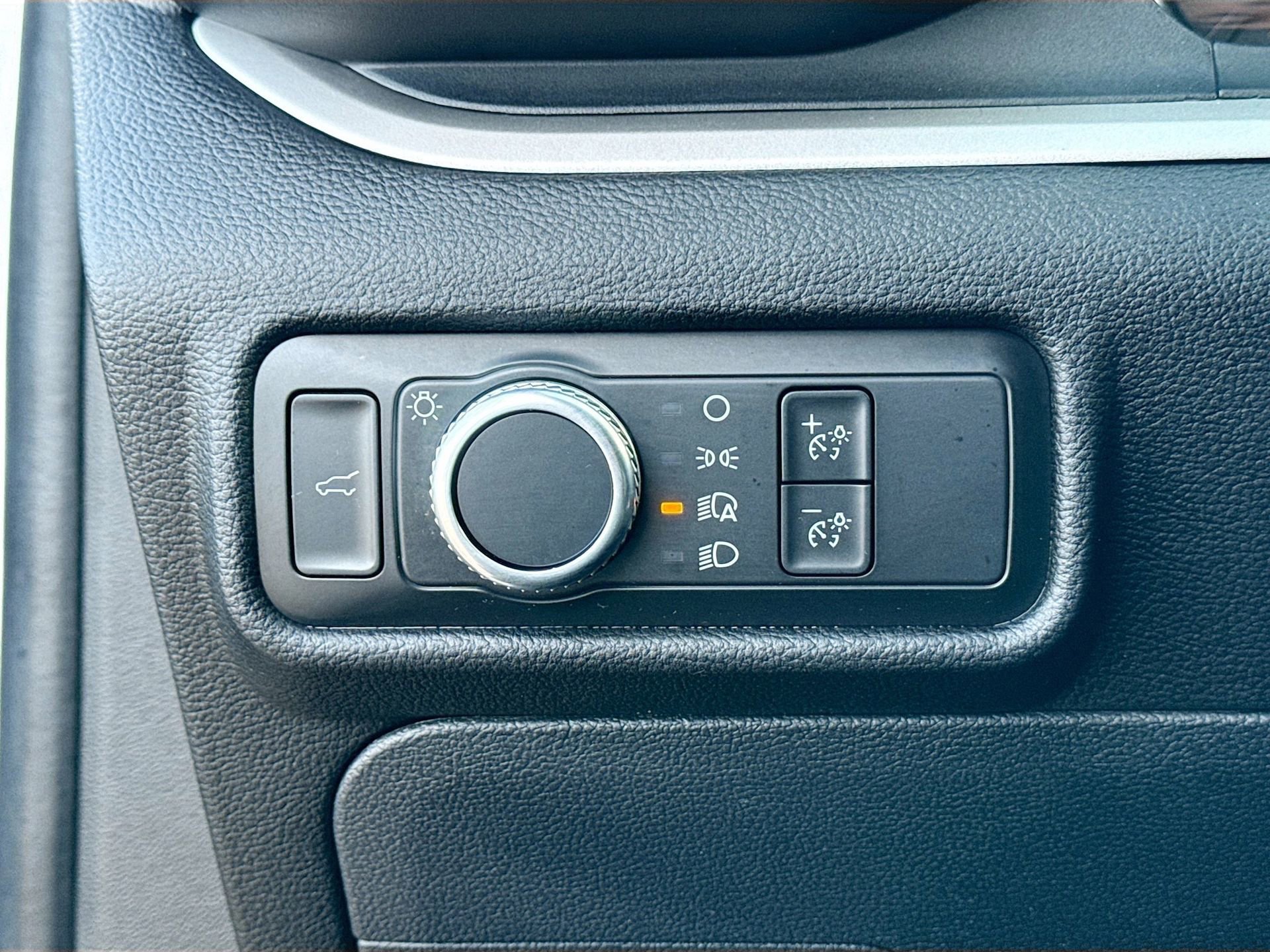 Certified 2022 Ford Explorer XLT image 9