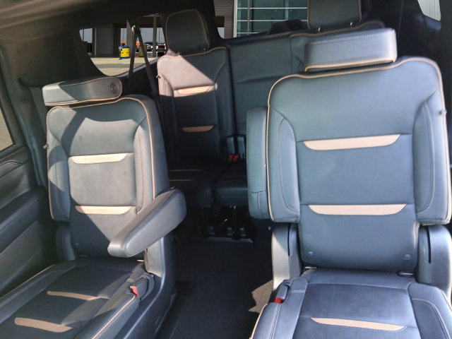 Used 2023 GMC Yukon XL AT4 w/ AT4 Premium Plus Package AWD/4WD image 13