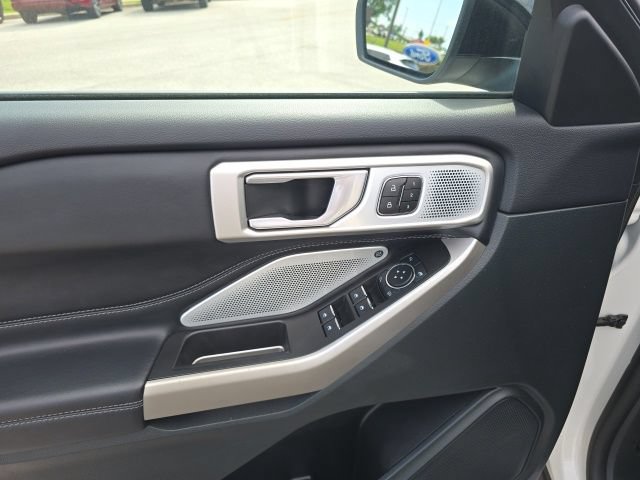Certified 2023 Ford Explorer Limited w/ Limited Technology Package AWD/4WD image 12