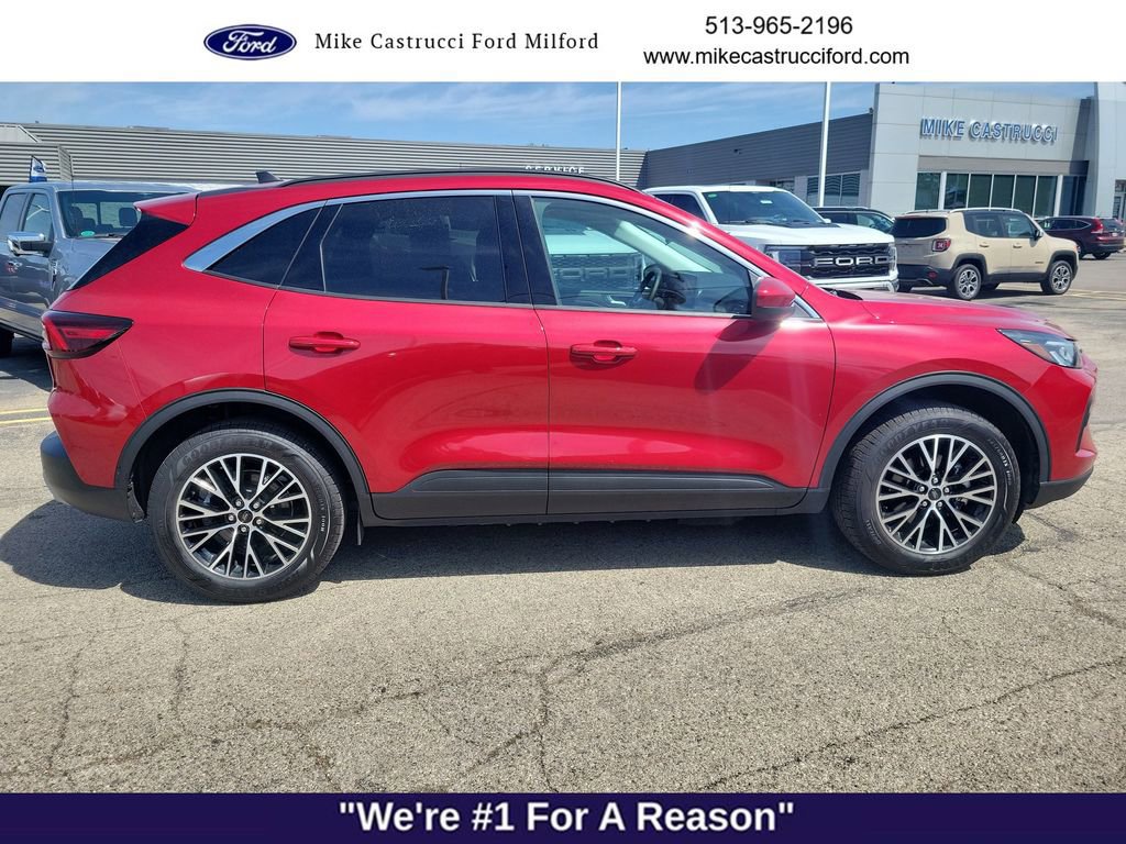 Certified 2024 Ford Escape SE FWD image 2