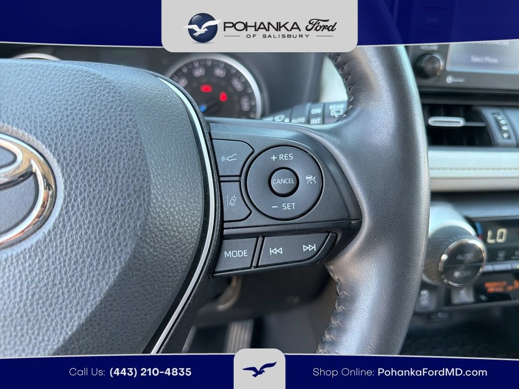 Used 2022 Toyota RAV4 XLE Premium AWD/4WD image 17