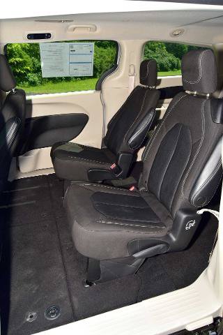 Used 2022 Chrysler Voyager LX FWD image 31