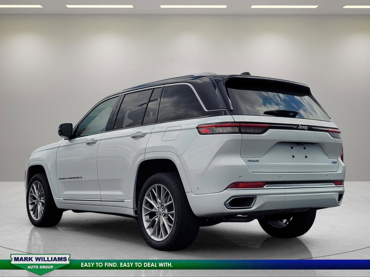 Used 2023 Jeep Grand Cherokee Summit w/ Luxury Tech Group V AWD/4WD image 6