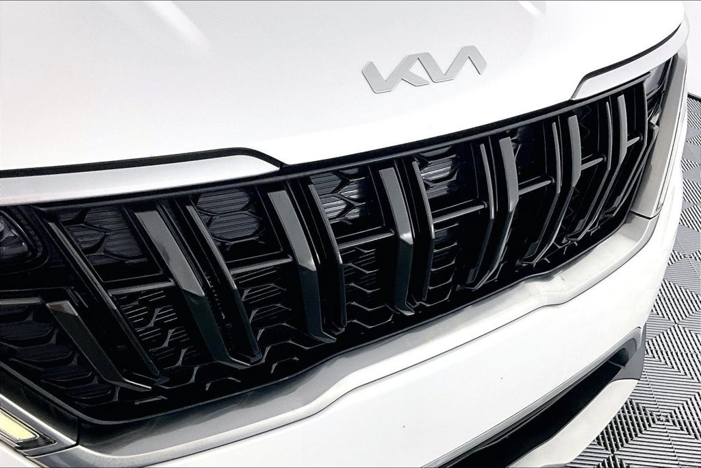 Used 2023 Kia Carnival LX FWD image 31