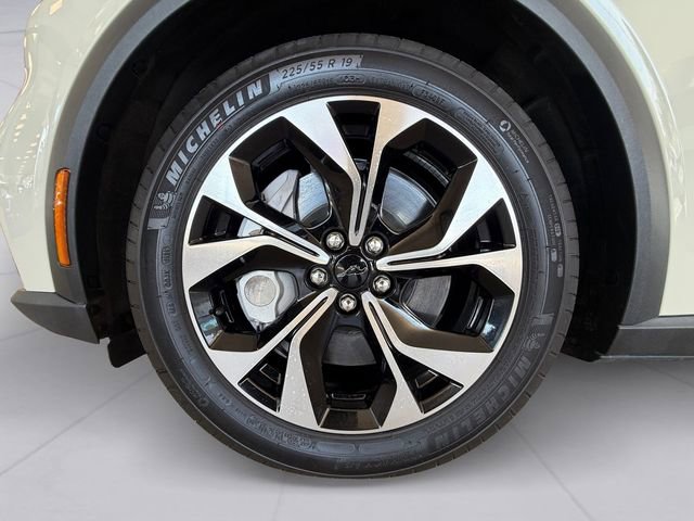 Certified 2025 Ford Mustang Mach-E Select RWD image 9