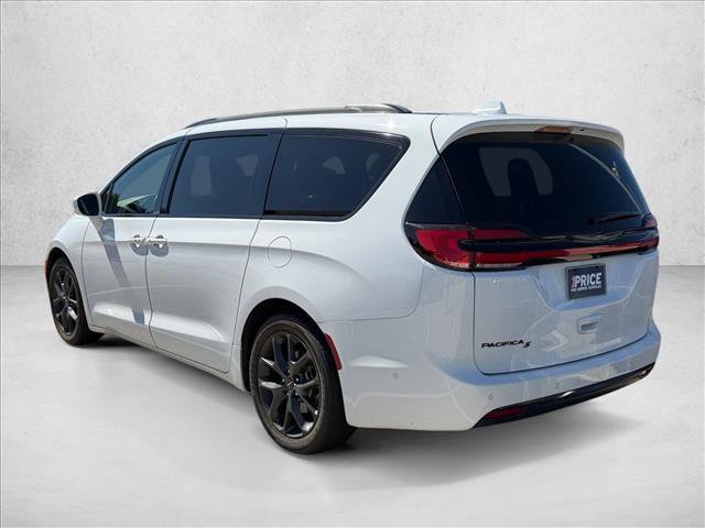 Used 2021 Chrysler Pacifica Touring-L w/ Uconnect Theater Family Group FWD image 5