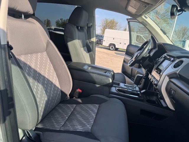 Used 2018 Toyota Tundra SR5 w/ SR5 Upgrade Package AWD/4WD image 35