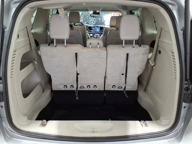 Used 2021 Chrysler Pacifica Touring-L FWD image 16