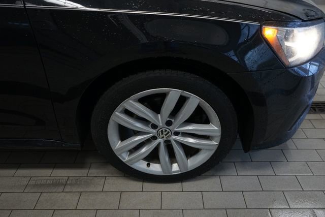 Used 2019 Volkswagen Passat 2.0T Wolfsburg image 14