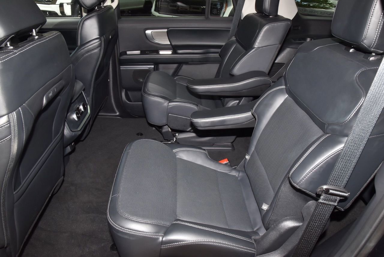 Certified 2025 Ford Expedition Platinum AWD/4WD image 15