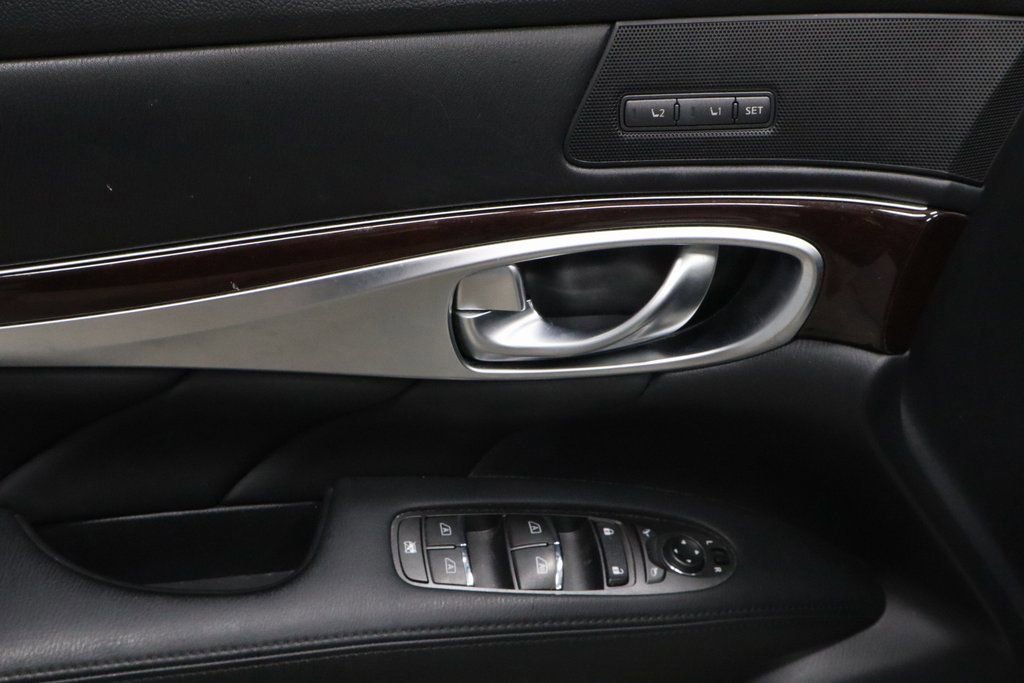 Used 2017 INFINITI Q70 3.7 w/ Technology Package image 23