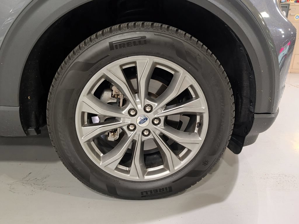Certified 2023 Ford Explorer XLT w/ Equipment Group 202A AWD/4WD image 5