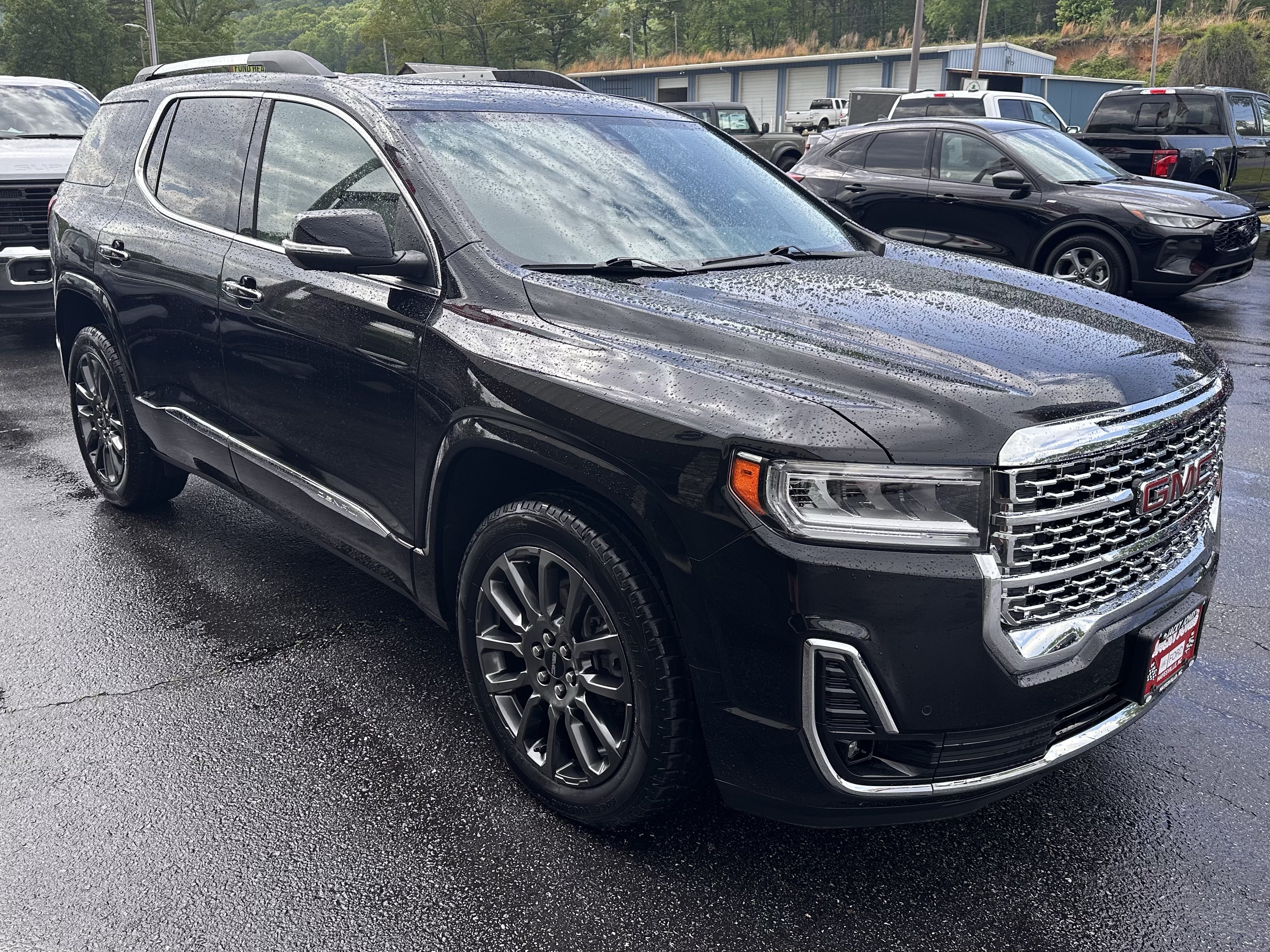 Used 2023 GMC Acadia Denali w/ Black Diamond Edition AWD/4WD image 4