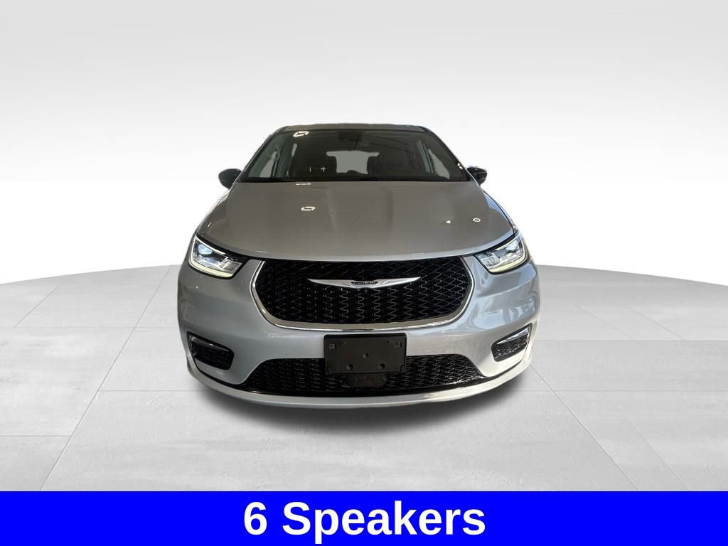 Used 2024 Chrysler Pacifica Touring-L image 9