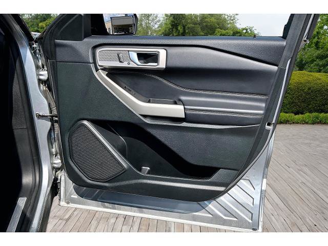 Certified 2024 Ford Explorer Limited RWD image 25