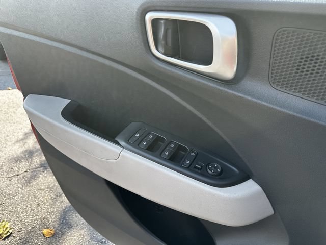 Used 2023 Hyundai Venue SEL FWD image 30