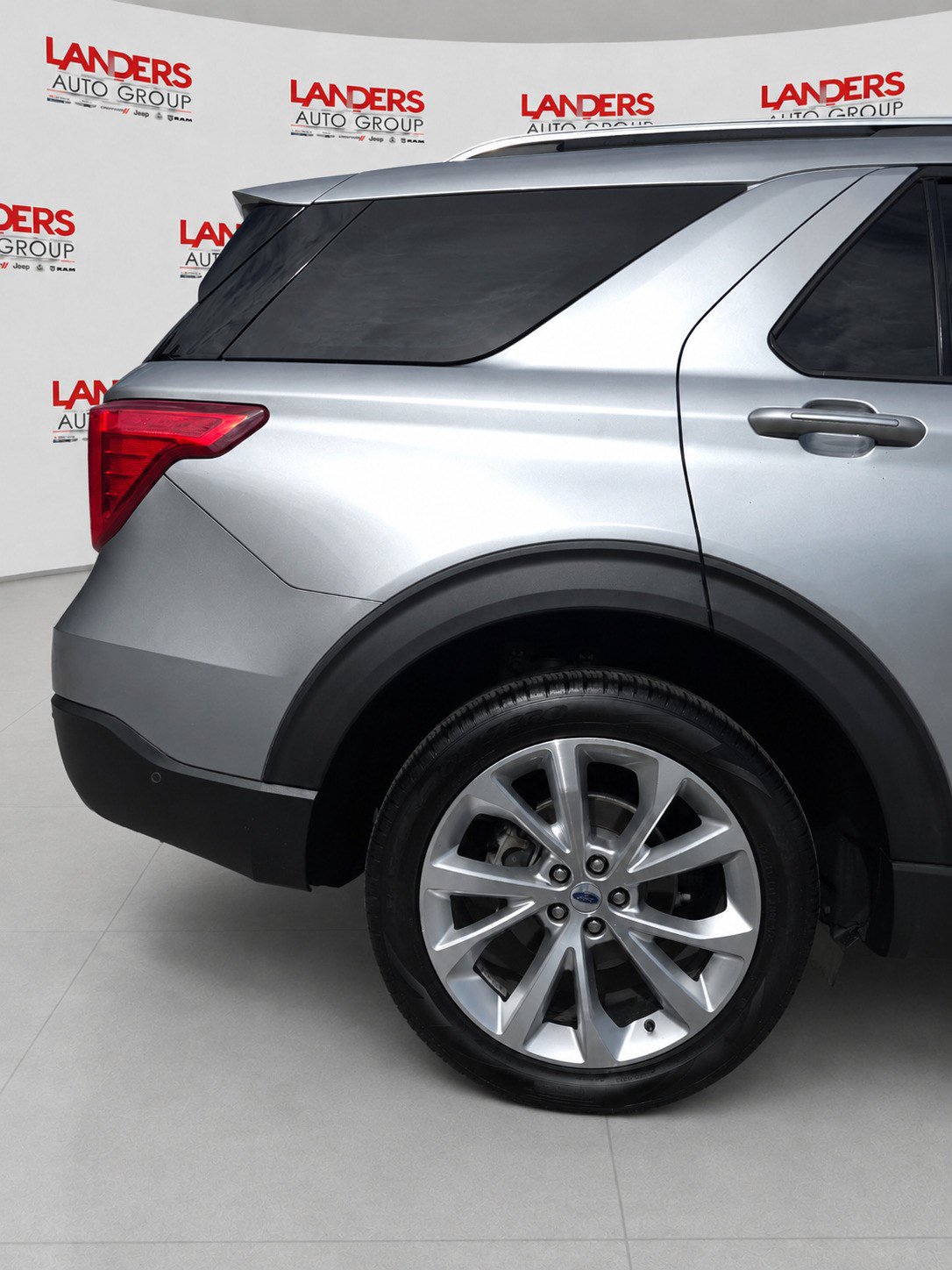 Certified 2022 Ford Explorer Platinum w/ Equipment Group 601A AWD/4WD image 9