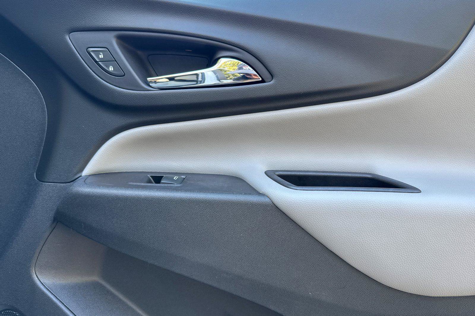 Used 2020 Chevrolet Equinox LS image 11