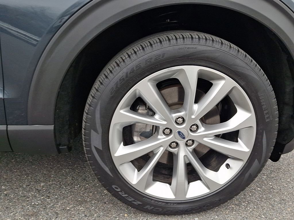 Certified 2022 Ford Explorer Platinum w/ Technology Package image 8