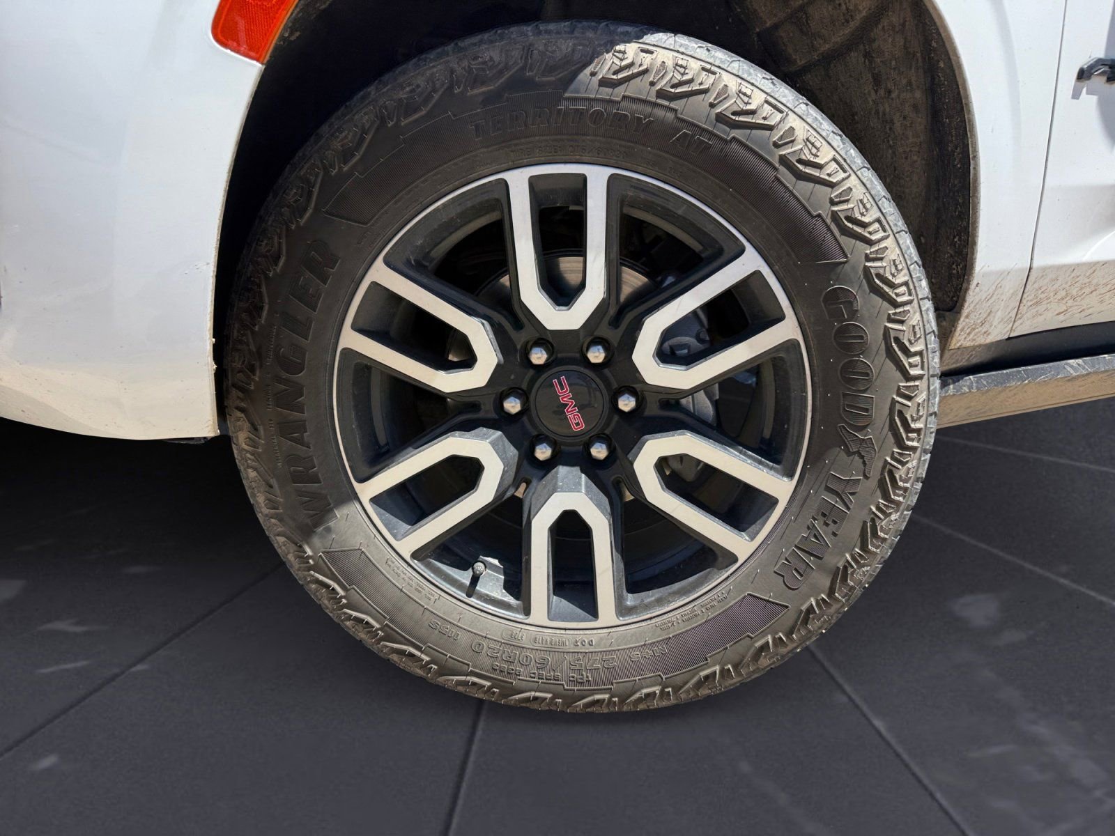 Used 2023 GMC Yukon AT4 w/ LPO, Floor Liner Package AWD/4WD image 14