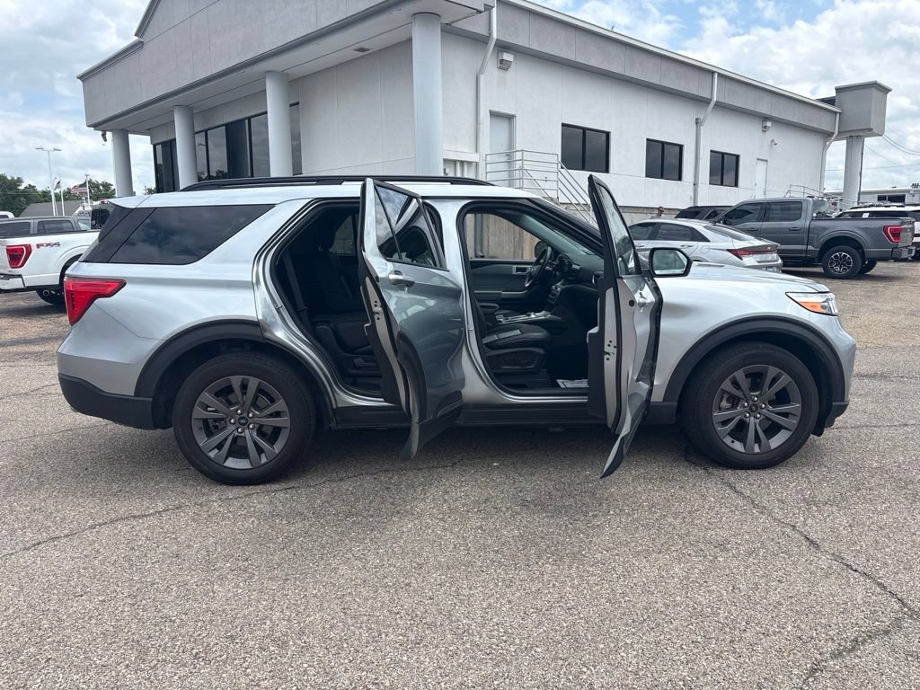 Certified 2023 Ford Explorer XLT w/ Equipment Group 202A AWD/4WD image 7