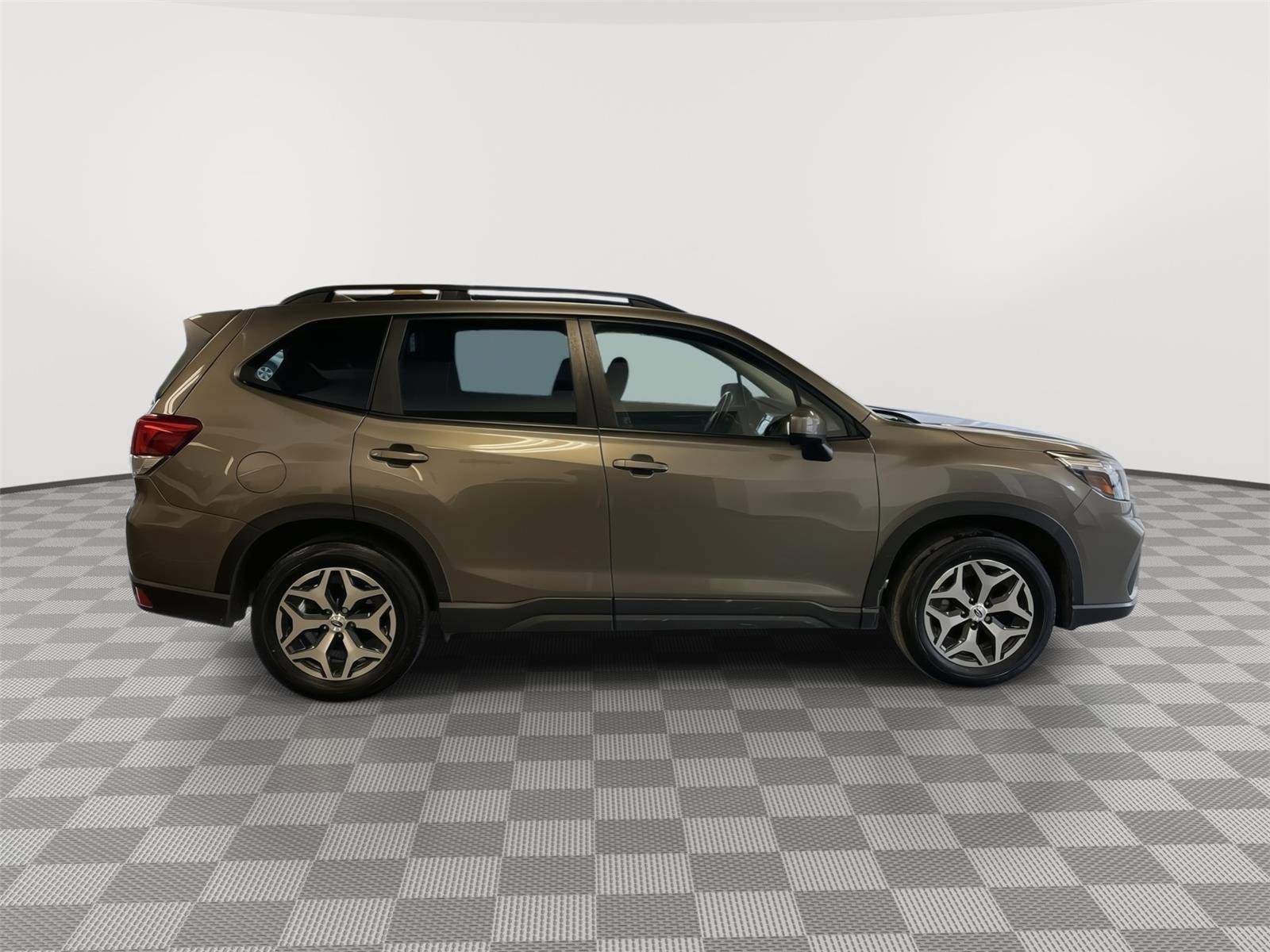 Used 2021 Subaru Forester Premium image 2